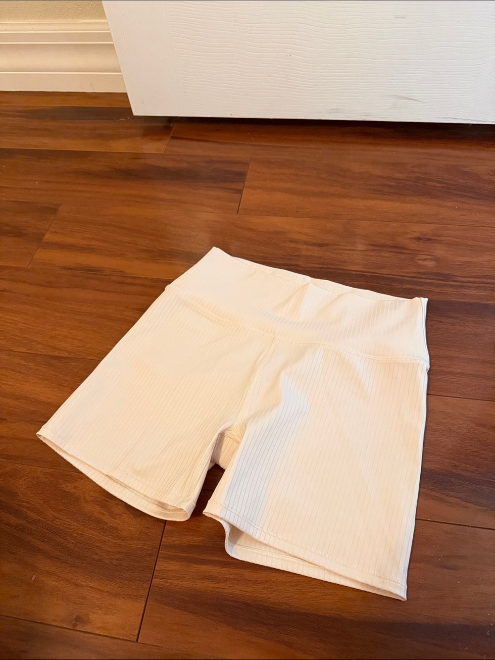 Women’s Vuori Ribbed White Bike Shorts Medium
